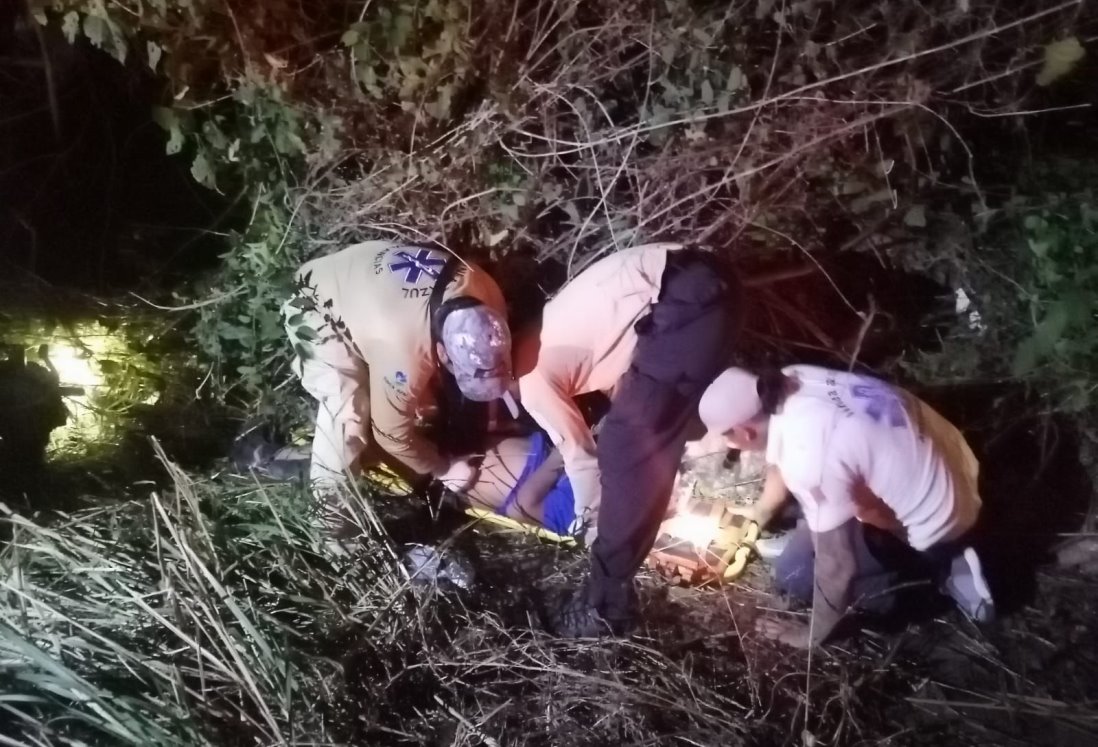 Motociclista cae a un barranco en municipio Puente Nacional