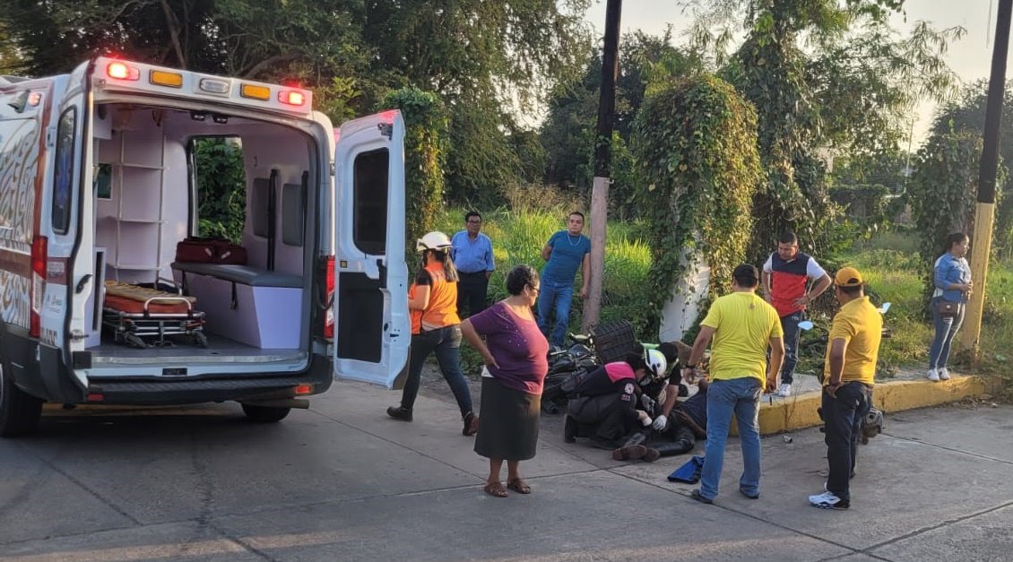 Choque entre moto y auto deja un lesionado en Tierra Blanca