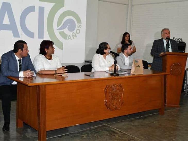 Reconocen trayectoria del Mtro. Robles por el 70 Aniversario de la FACICO UV