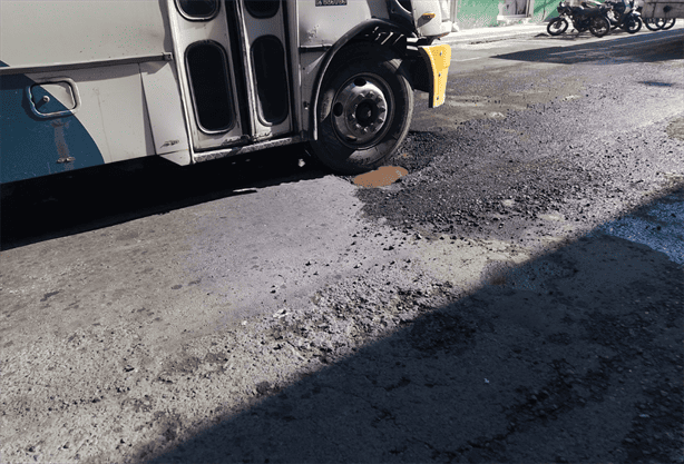 Denuncian bache en calle Aquiles Serdán en el Centro de Veracruz