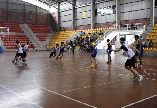En Orizaba, sacan a equipos del auditorio Gutiérrez Zamora para entregarlo a otros
