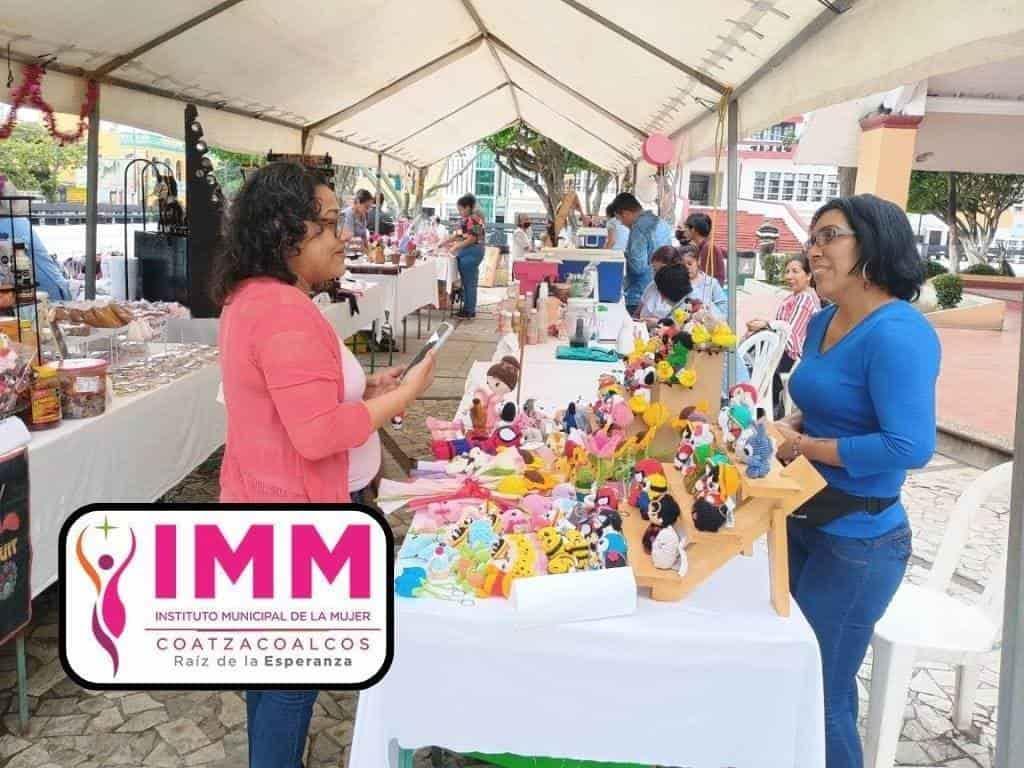 Feria de emprendoras en conmemoración del día de la mujer en Coatzacoalcos