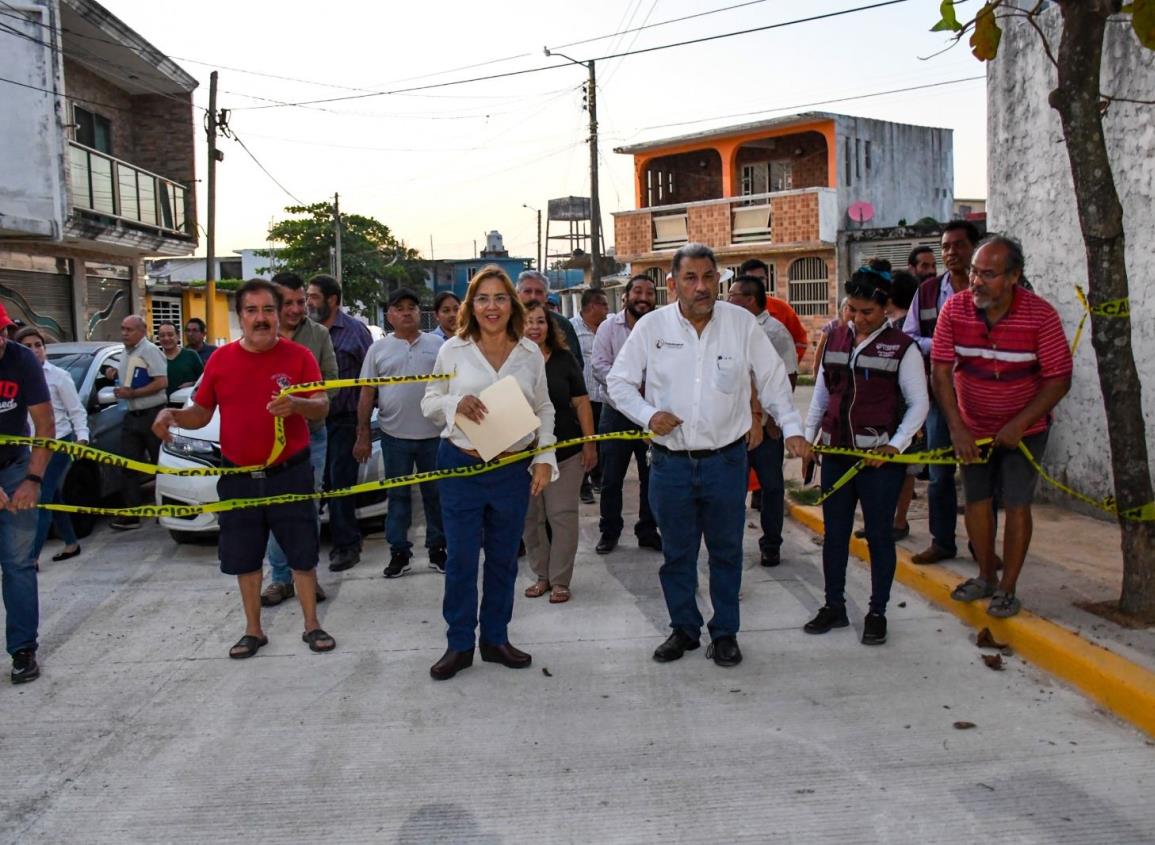 Supervisa Amado Cruz pavimentación en la colonia Santa Isabel