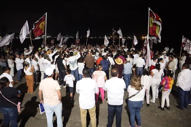 Rosa María Hernández Espejo arranca campaña en playa Regatas, Veracruz