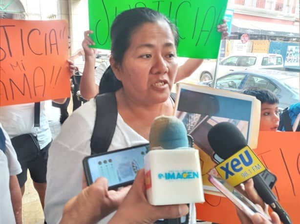 Automóvil atropella a vendedora de dulces en Veracruz y se da a la fuga