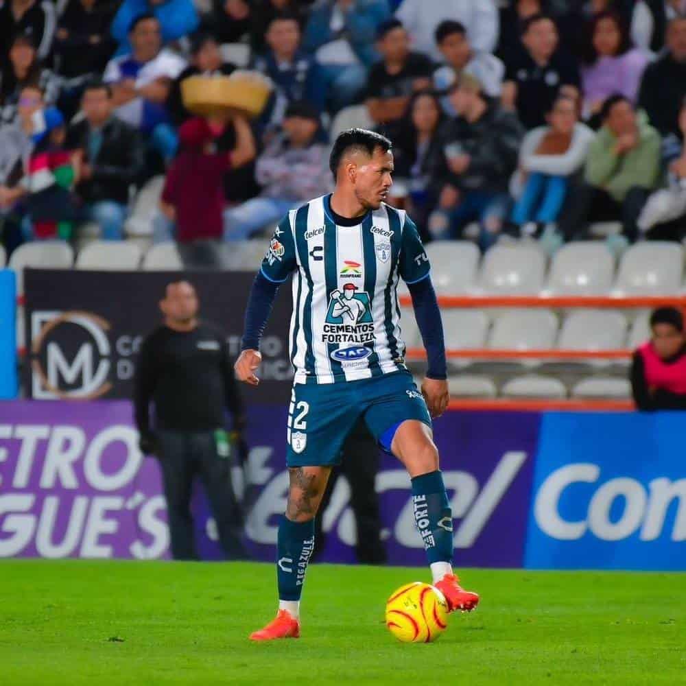 Consigue Pachuca apretado triunfo en casa