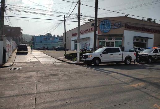 Muere indigente afuera de una farmacia de Banderilla