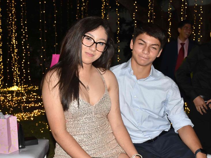 Katherine Hernández Flores disfruta fiesta de XV años