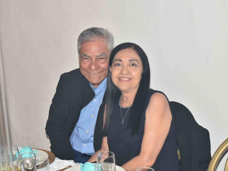 Katherine Hernández Flores disfruta fiesta de XV años