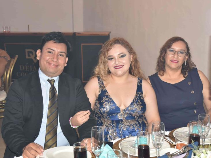 Katherine Hernández Flores disfruta fiesta de XV años