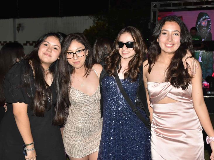 Katherine Hernández Flores disfruta fiesta de XV años