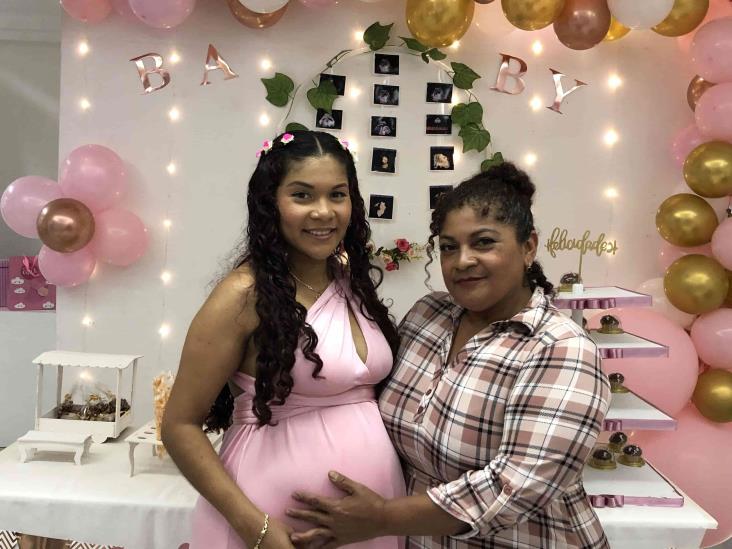 Denisse Becerra protagoniza ameno baby shower