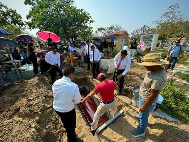 Despiden a la reportera Myriam Serrano Gamboa en panteón Jardín de Veracruz