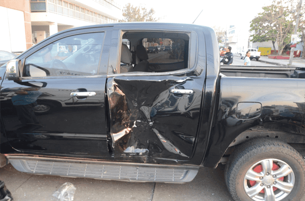 Joven motociclista fracturado tras choque contra camioneta en Boca del Río