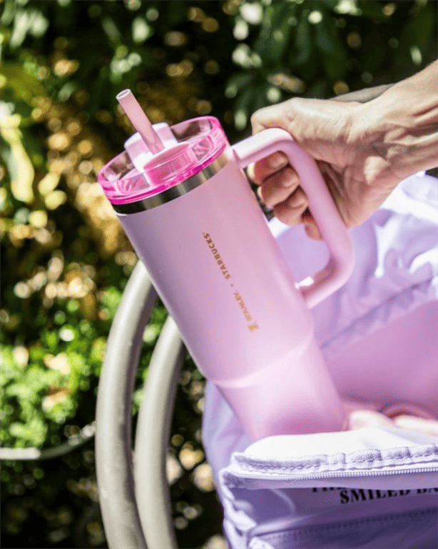 Este es el vaso que provocó largas filas y peleas en los Starbucks de México