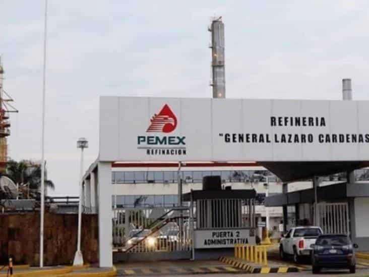 Así anunció Pemex en una revista a la refinería de Minatitlán