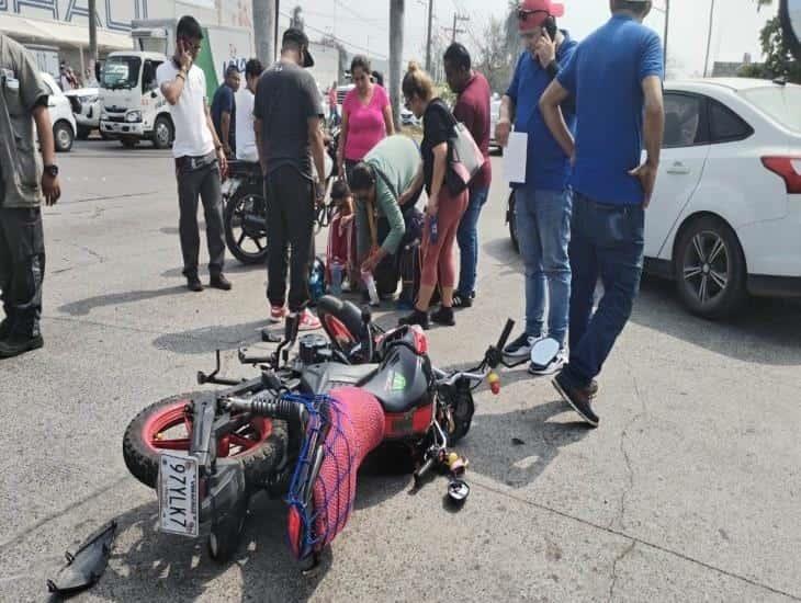 Taxi choca contra motociclista en Veracruz