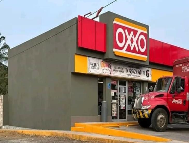 Asaltan dos tiendas Oxxo en Cardel