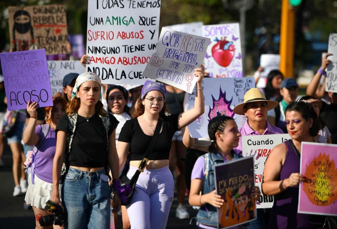 Marchan en Veracruz en conmemoración del Día Internacional de la Mujer | VIDEO