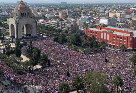 AMLO pide a mujeres manifestarse este 8 de marzo de manera pacífica
