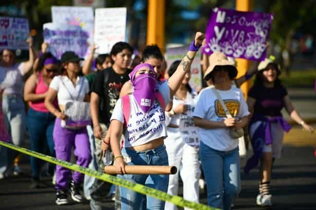 Marchan en Veracruz en conmemoración del Día Internacional de la Mujer | VIDEO