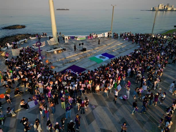 Marchan en Veracruz en conmemoración del Día Internacional de la Mujer | VIDEO