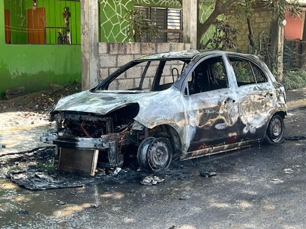 Hombres armados incendian taxi en Álamo, Veracruz