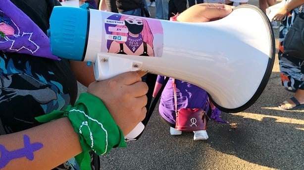 Día de la Mujer en Coatzacoalcos: marchan, hacen ruido y crean conciencia contra la indiferencia | VIDEO