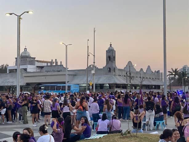 Miles de mujeres levantan la voz en Veracruz | VIDEO