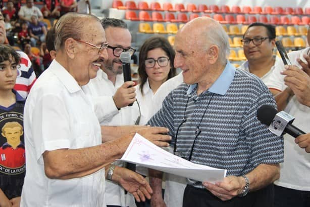 Rinde Liga Pirata Fuente homenaje a Don Roberto Matosas en Veracruz