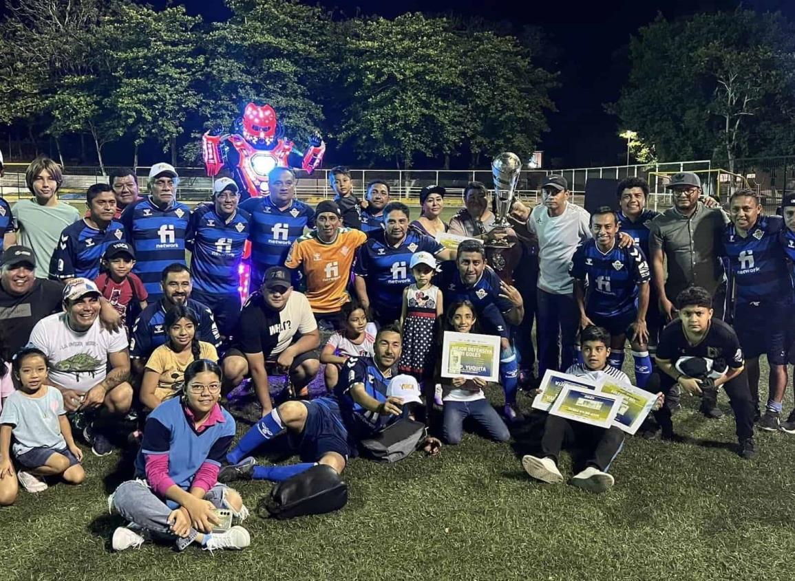 Deportivo Yuquita obtiene tricampeonato en Acayucan