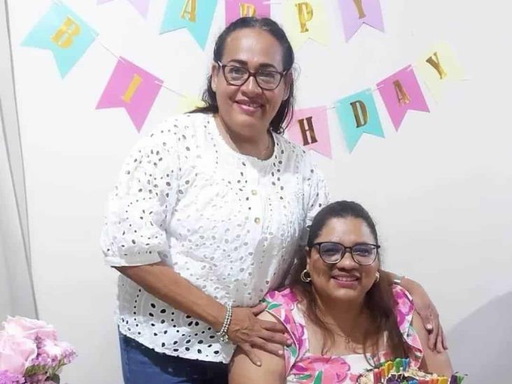 Nallely Oliveros es festejada por su cumpleaños