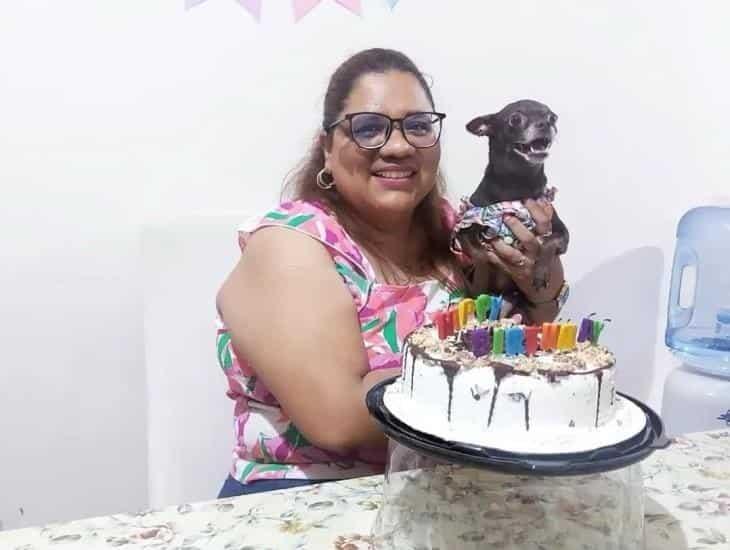 Nallely Oliveros es festejada por su cumpleaños