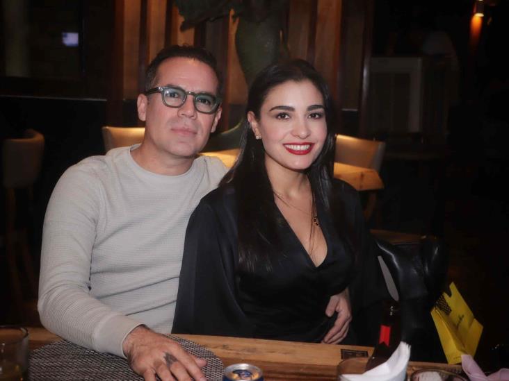 Rosana Romero de Lagunes disfruta cena por su cumpleaños