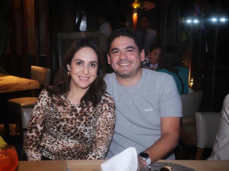 Rosana Romero de Lagunes disfruta cena por su cumpleaños