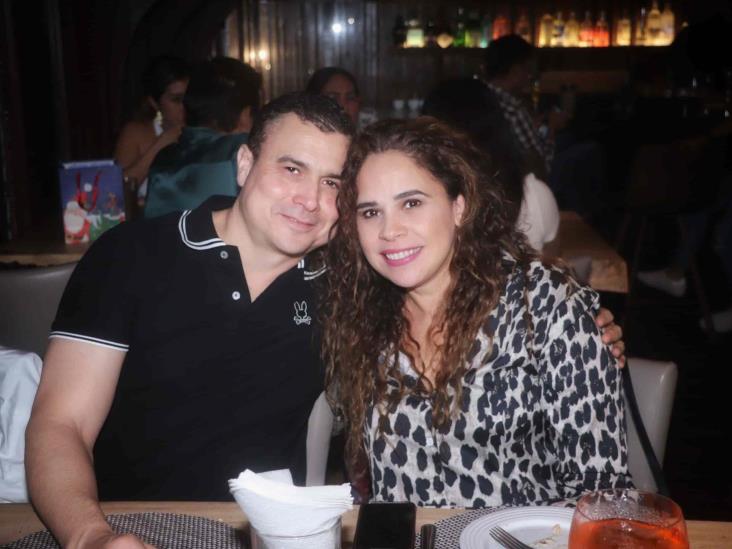 Rosana Romero de Lagunes disfruta cena por su cumpleaños