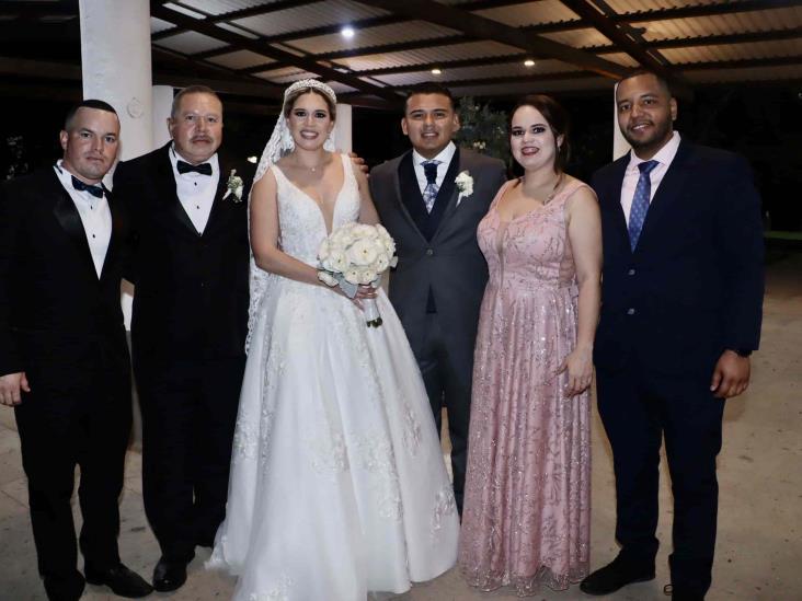 Eliana Alceda Álvarez y Víctor Hugo Chantrés Castillo contraen sagrado matrimonio