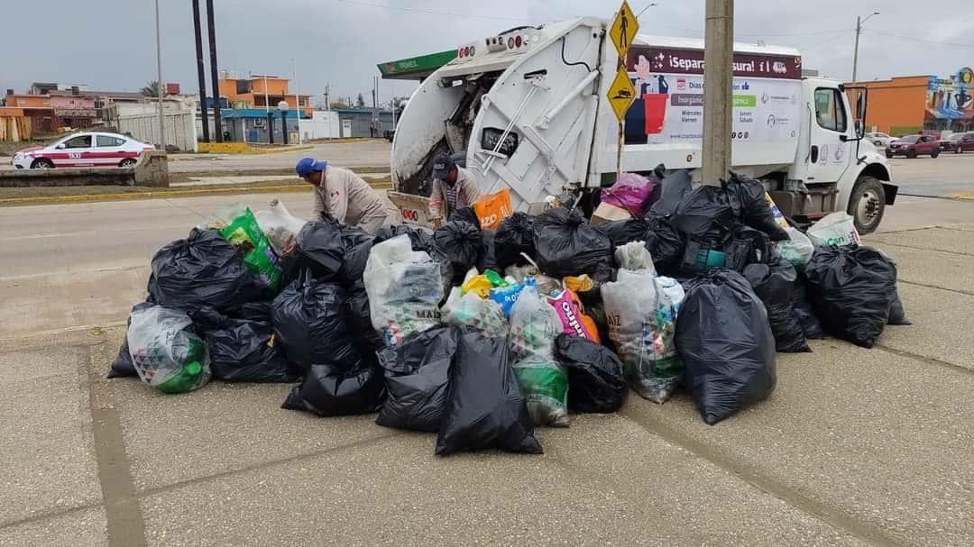 Recolectan tonelada y media de desechos durante jornada de limpieza en playas de Coatzacoalcos