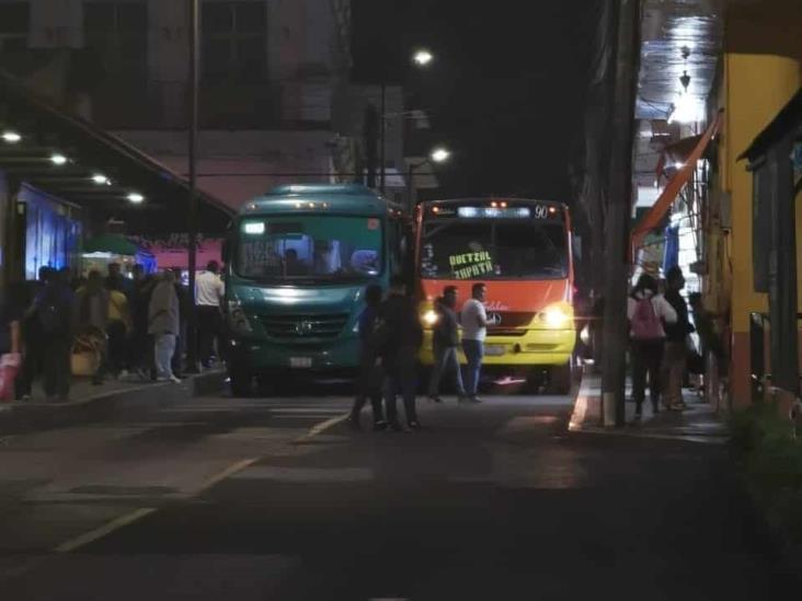 Choque entre autobuses de pasaje urbano desata caos vial en Centro de Orizaba