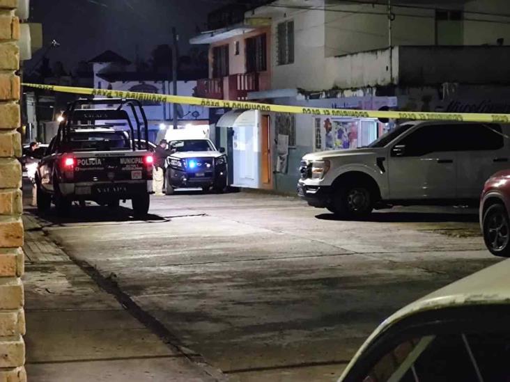 Hallan sin vida a médico afuera de un consultorio en Xalapa