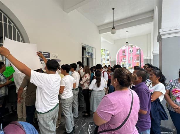 Escuela de Veracruz exigen al ayuntamiento haga tramite para tener luz | VIDEO