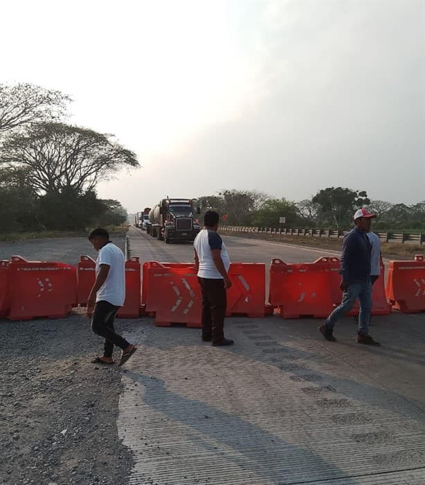 ¡Vuelven a bloquear la autopista Córdoba-Veracruz! Exigen liberación de campesinos