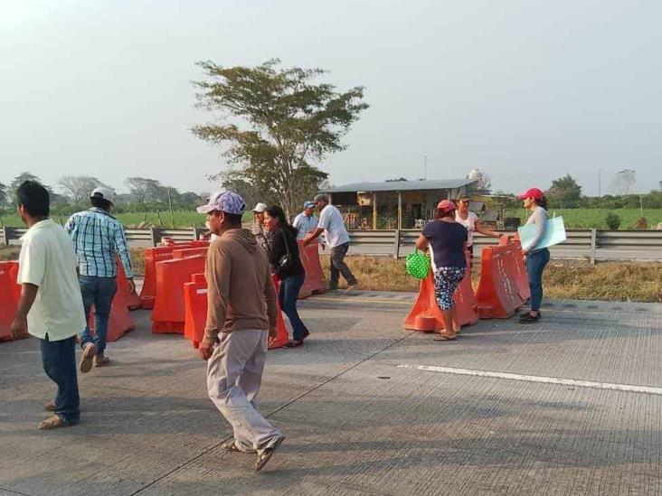 ¡Vuelven a bloquear la autopista Córdoba-Veracruz! Exigen liberación de campesinos