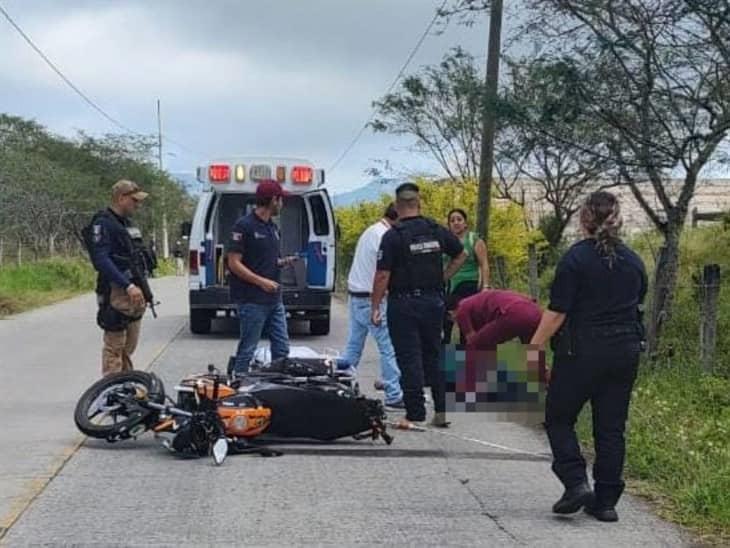 Motociclista derrapa en la carretera Alto Lucero-Plan de las Hayas