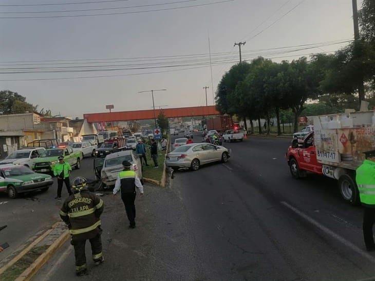 Accidente vehicular en el Boulevard Xalapa–Banderilla, deja tres lesionados 