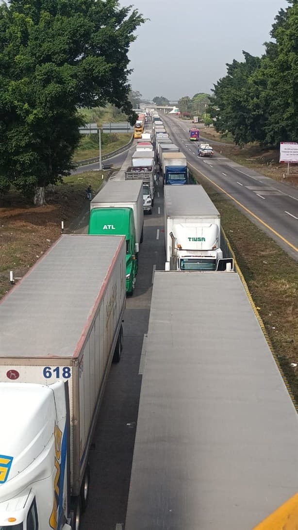 Retiran bloqueos carreteros en Veracruz tras la liberación de tres campesinos