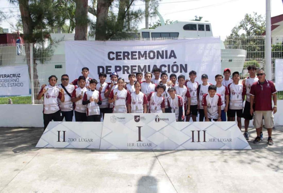 Manuel Cortina revela a jóvenes canoístas