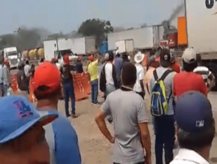 Liberan a campesinos detenidos en Carrillo Puerto, retiran bloqueo en autopista de Veracruz