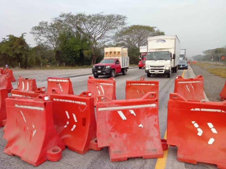 Bloqueo a favor de detenidos paraliza autopista de Veracruz