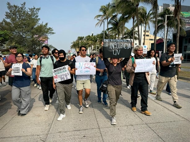 ¿Por qué están en contra del nuevo proceso de inscripción en la UV?